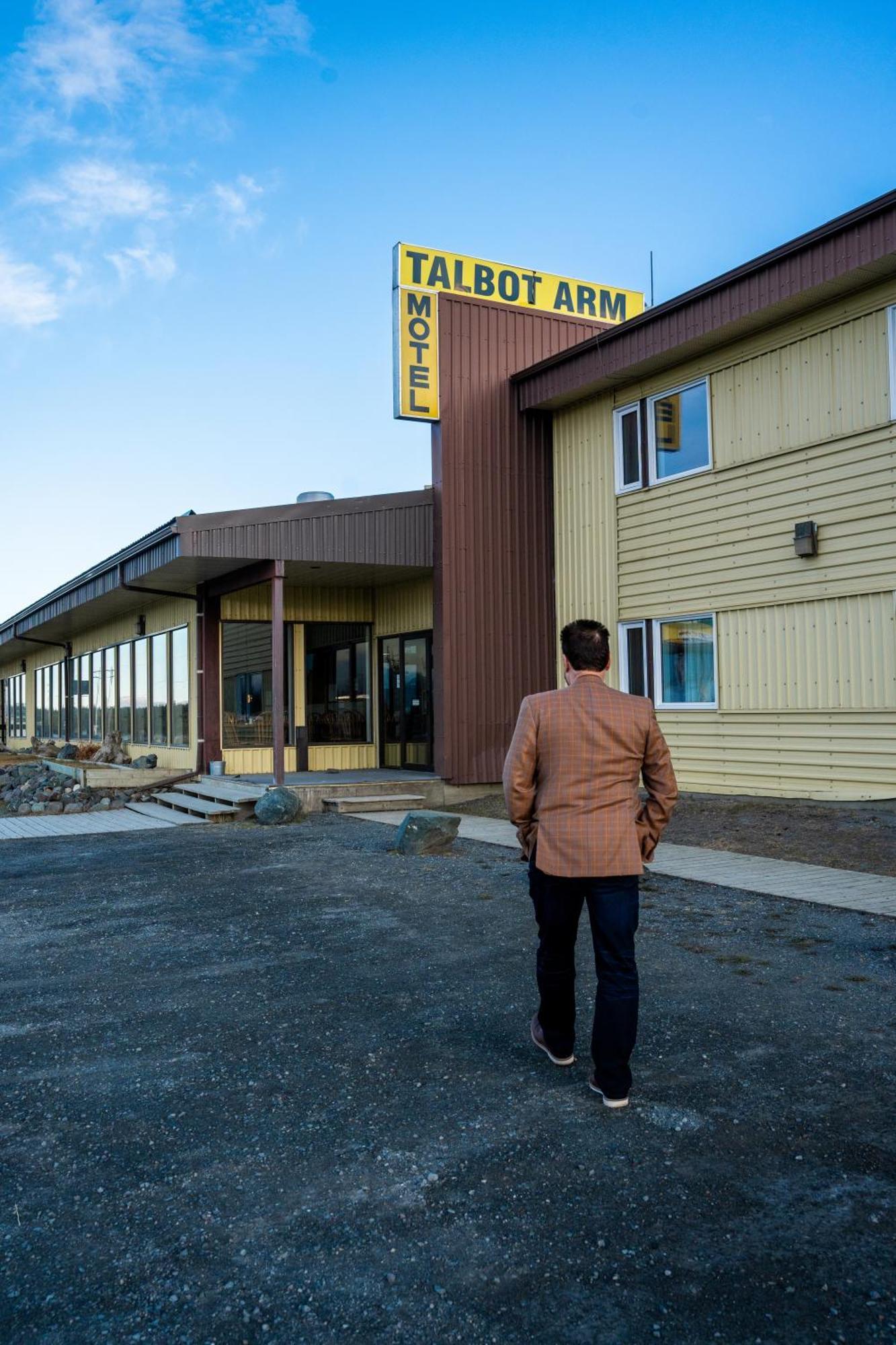 Talbot Arm Motel Destruction Bay Экстерьер фото